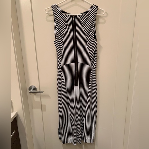 Banana Republic Sleeveless Dress - Picture 2 of 3